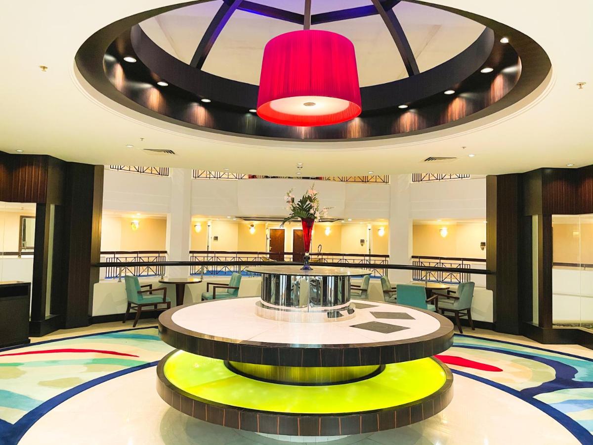 Mövenpick Grand Al Bustan photo