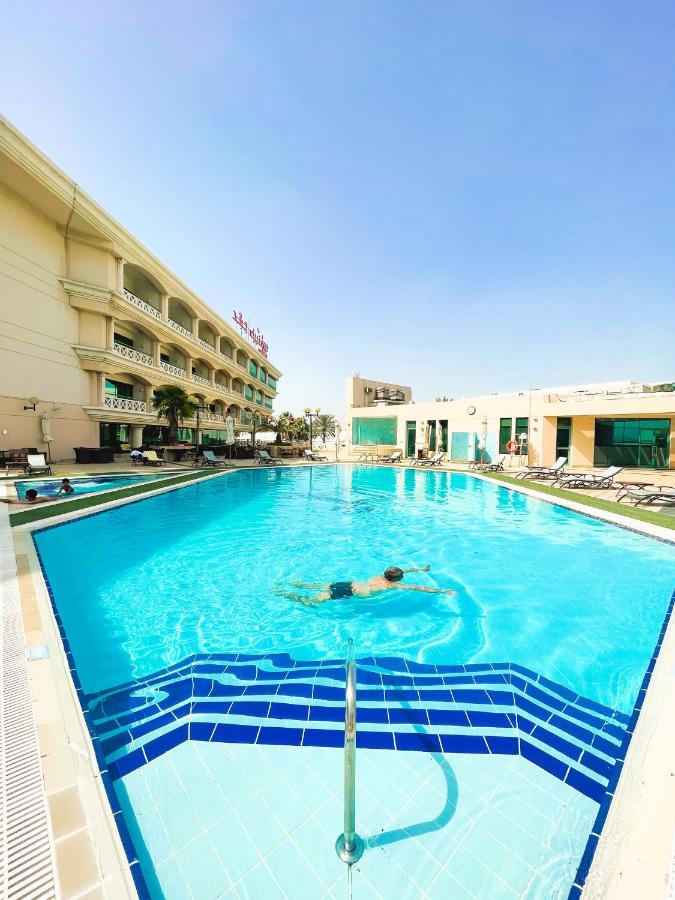 Mövenpick Grand Al Bustan photo