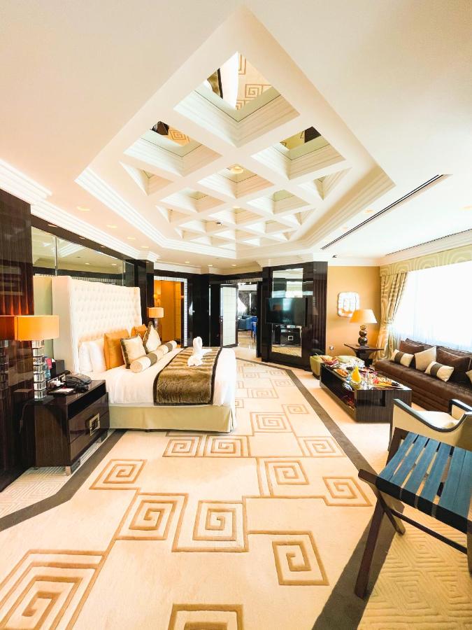 Mövenpick Grand Al Bustan photo