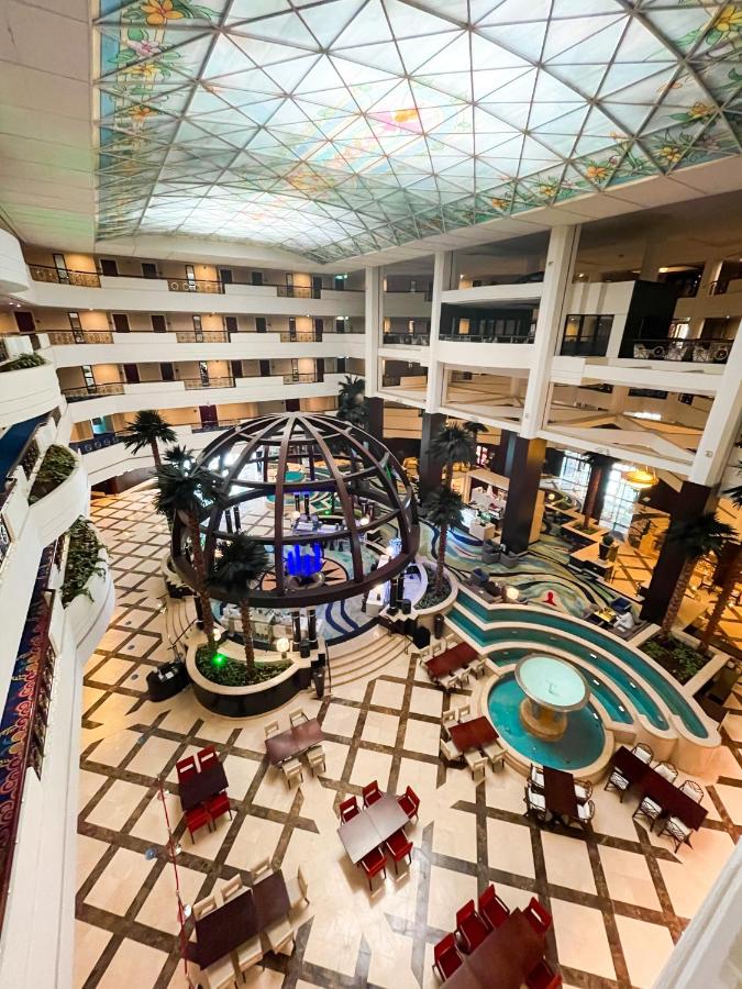 Mövenpick Grand Al Bustan photo