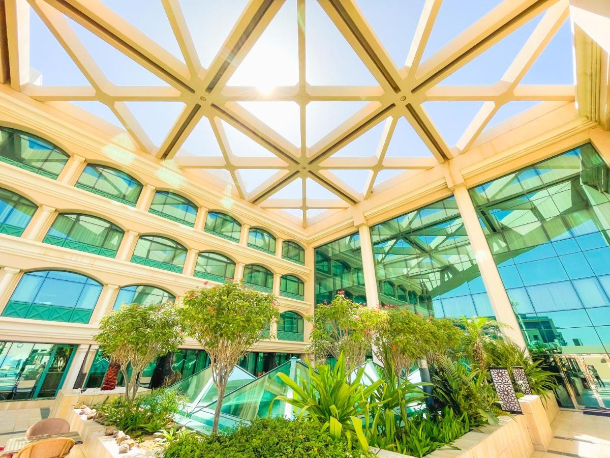 Mövenpick Grand Al Bustan photo