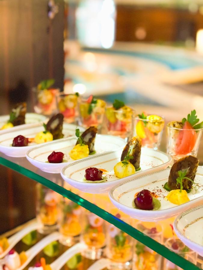 Mövenpick Grand Al Bustan photo