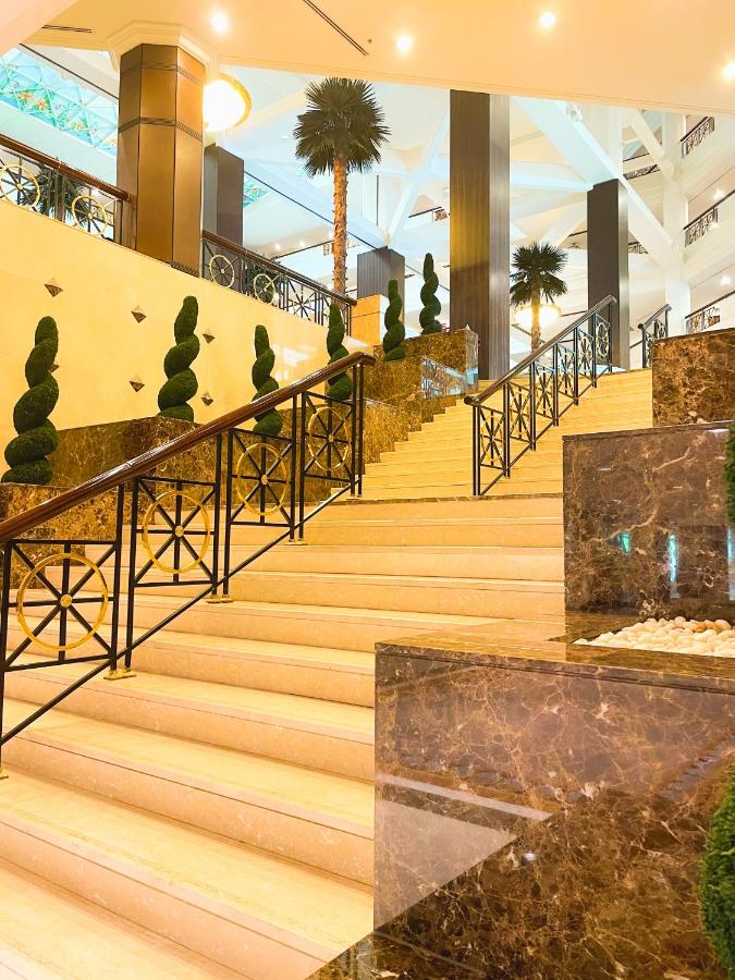 Mövenpick Grand Al Bustan photo