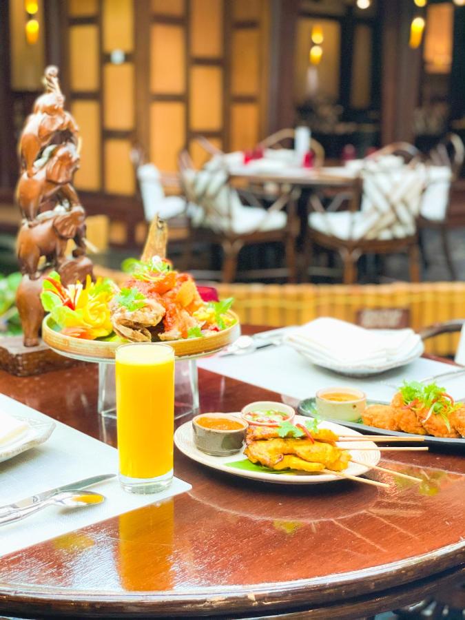 Mövenpick Grand Al Bustan photo