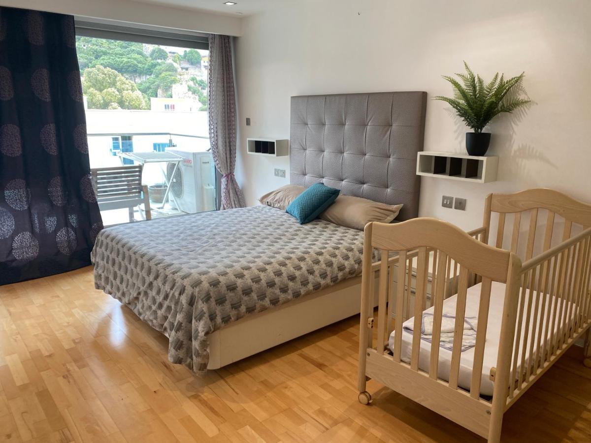 Family apartment with swimming pools 3 bedroom 2 bathroom Rock facing