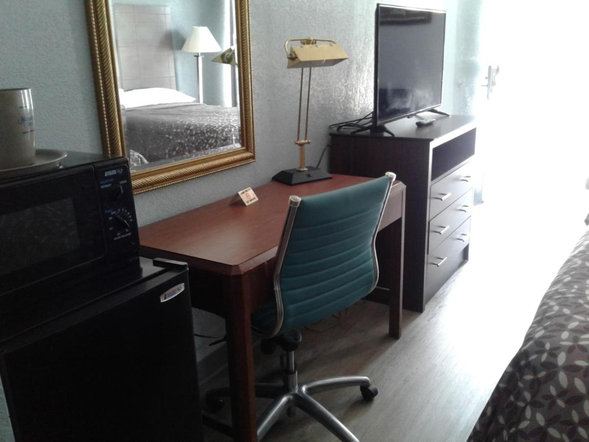 Budget Inn — photo 11