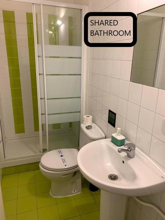 Central and Basic Universitat for YOUNG HOSTEL - 4