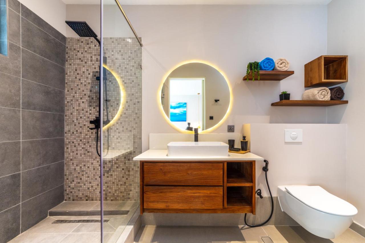 ONE BAY RESIDENCE - 3