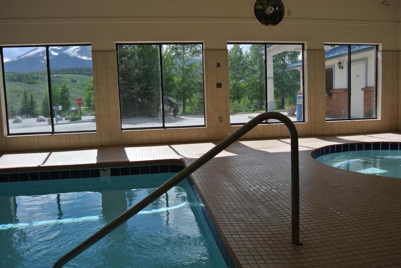Luxury Inn Suites — photo 18