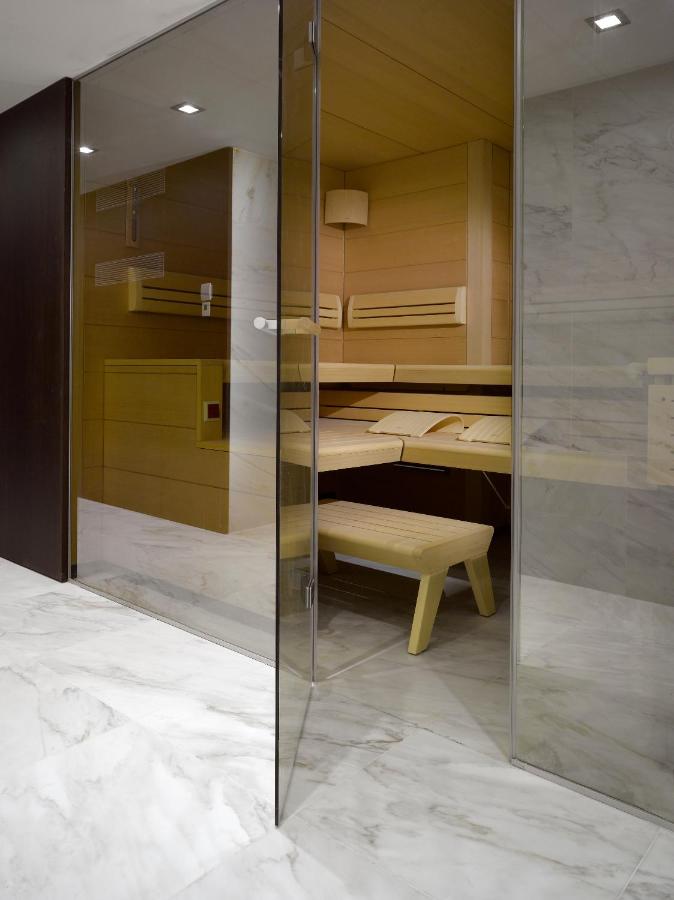 Old Town Square Residence by Emblem photo