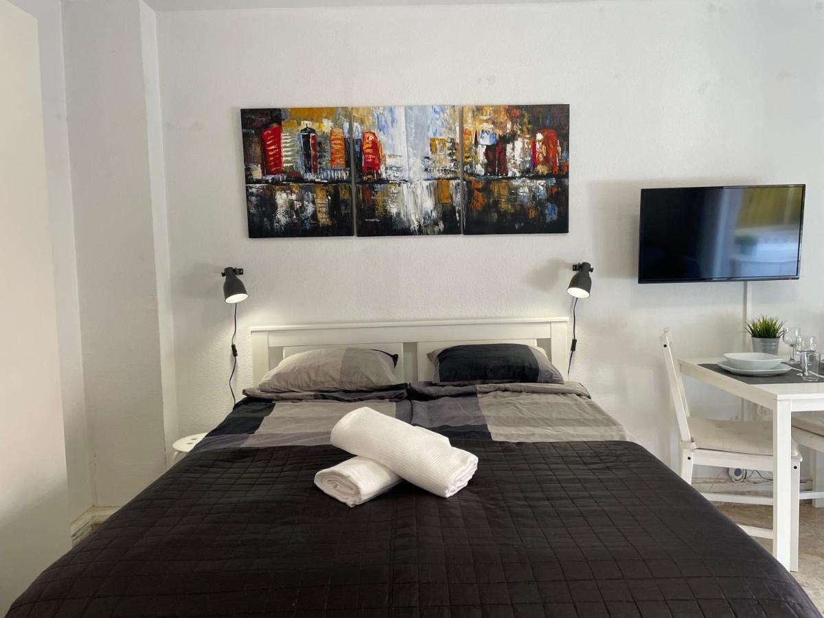 Fuengirola, Los Boliches - Nice Studio Right on the Beach ...
