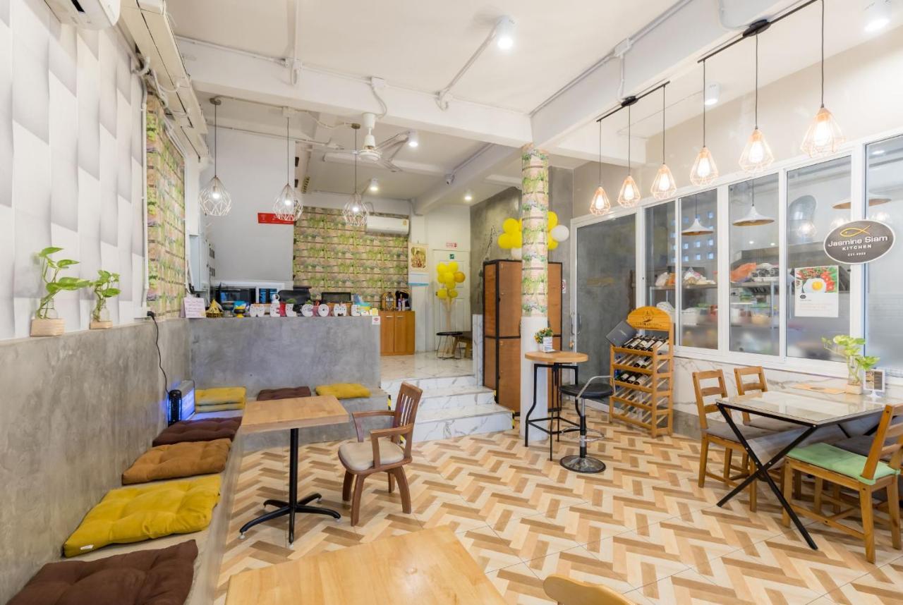 Lemon Siam Hostel Free Breakfast - 2