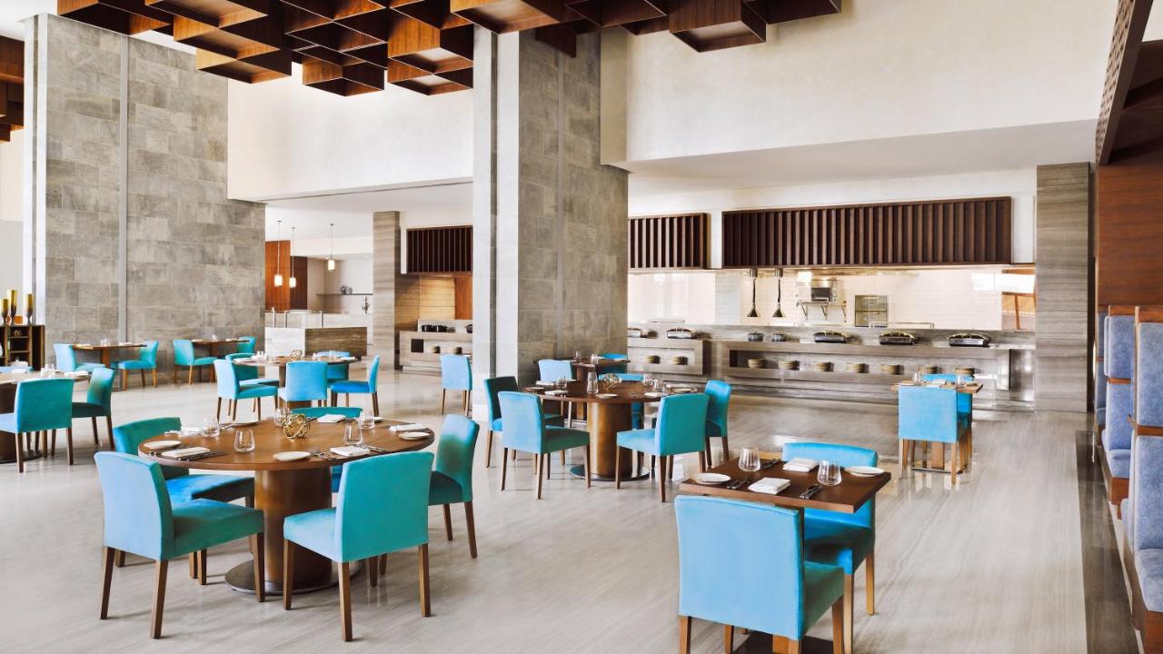 Holiday Inn Dubai Al-Maktoum Airport by IHG - 5