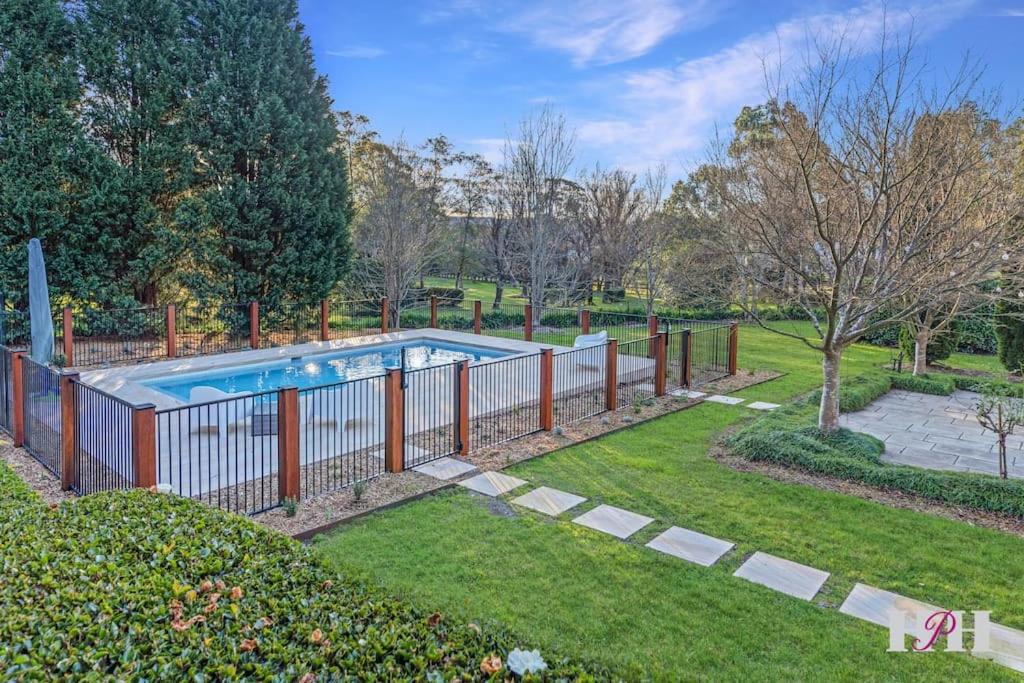 Heated swimming pool: Harley Grove Estate