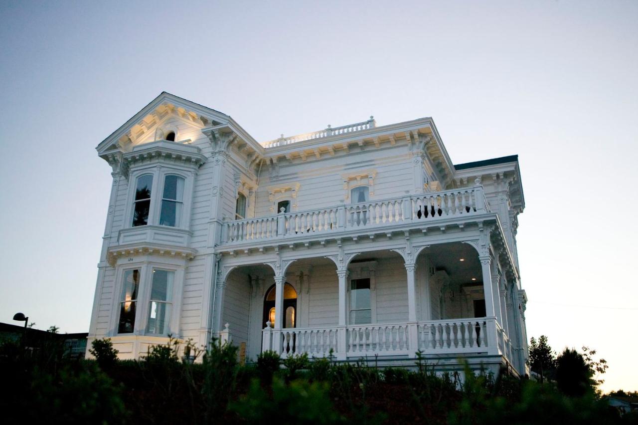 West Cliff Inn, A Four Sisters Inn — photo 1
