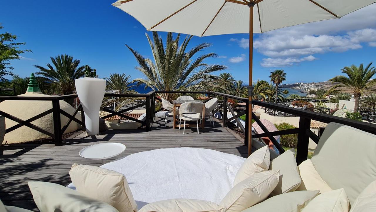 DESIGNER HOME WITH INCREDIBLE VIEWS ON TOP OF THE BEACH ...