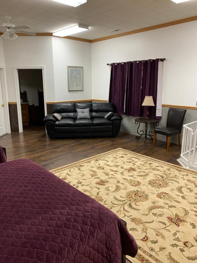Zions Most Wanted Hotel — photo 7