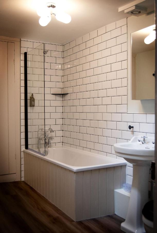 Impeccable 4-Bed Apartment in Bath - 5