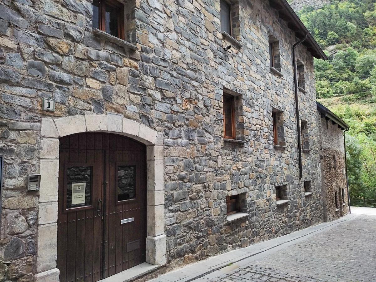 Apartment HORNERO, Inmopremium Turístico, Canfranc, Spain ...