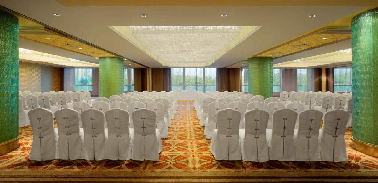 Radisson Blu Hotel Shanghai New World photo