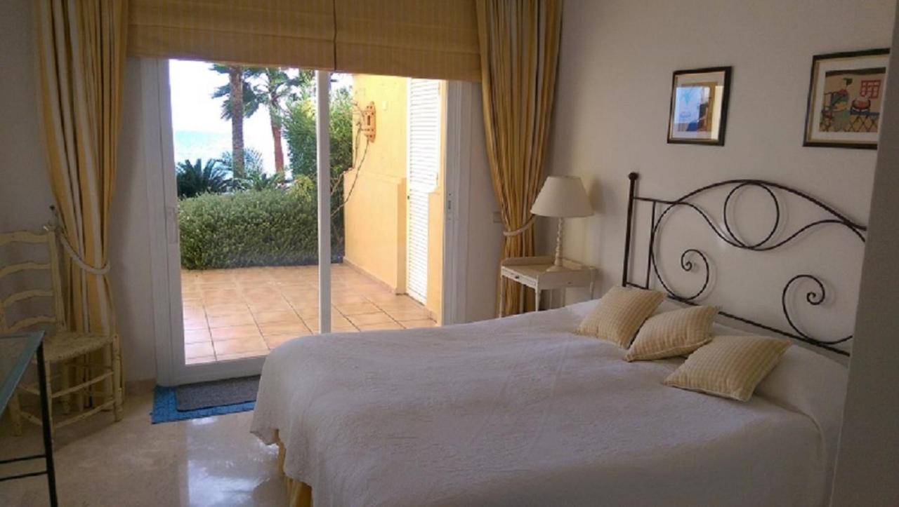 8841 - GRAND FRONT LINE LOCATION – HEATED POOL, Marbella ...