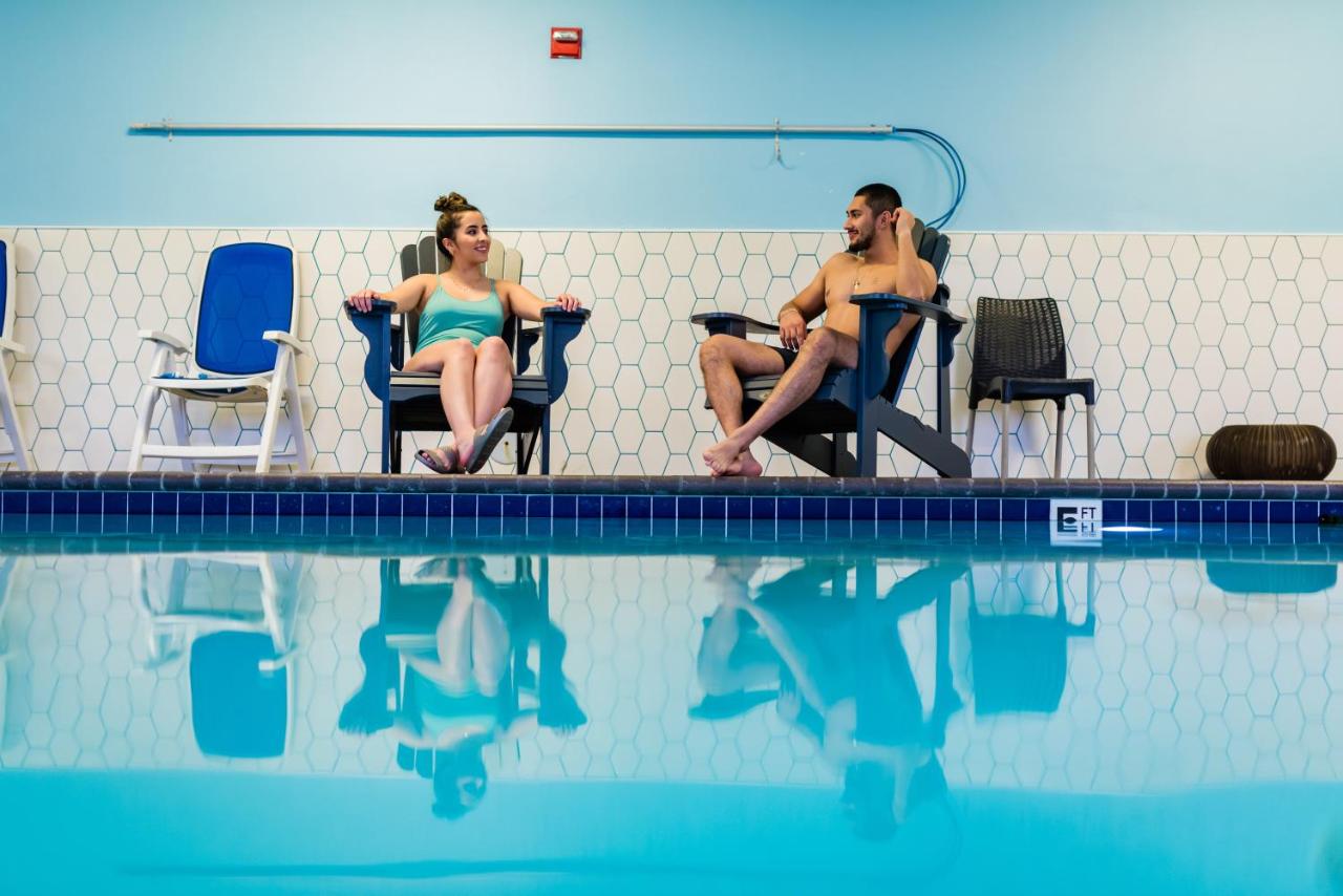 Heated swimming pool: River Inn at Seaside