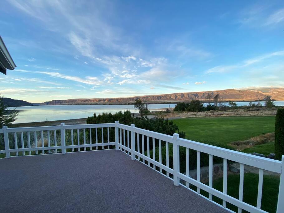 Beach: Crescent Bar Waterfront Home- Private Beach, Water Views, Hiking, Golf, Live Concerts