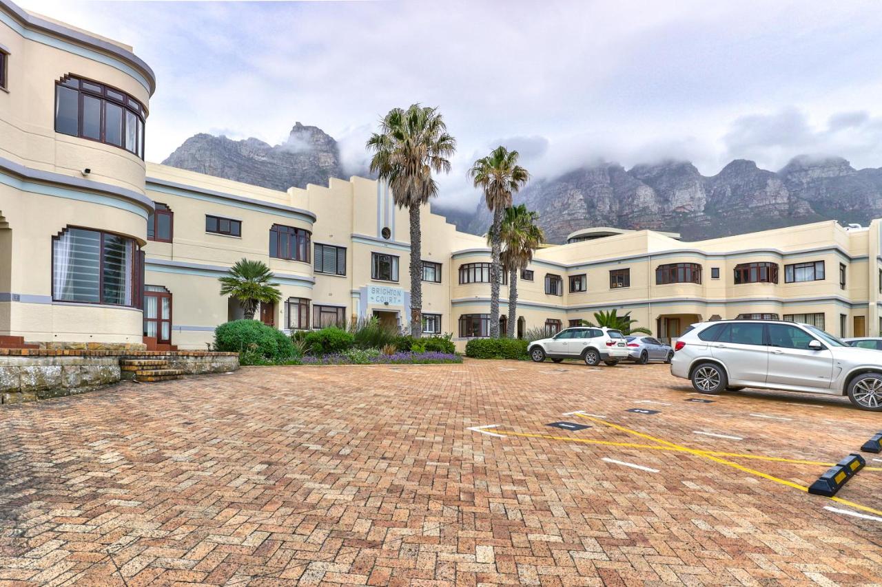 On the Beach in Camps Bay - fully equipped 2 bedroom apartment - 3