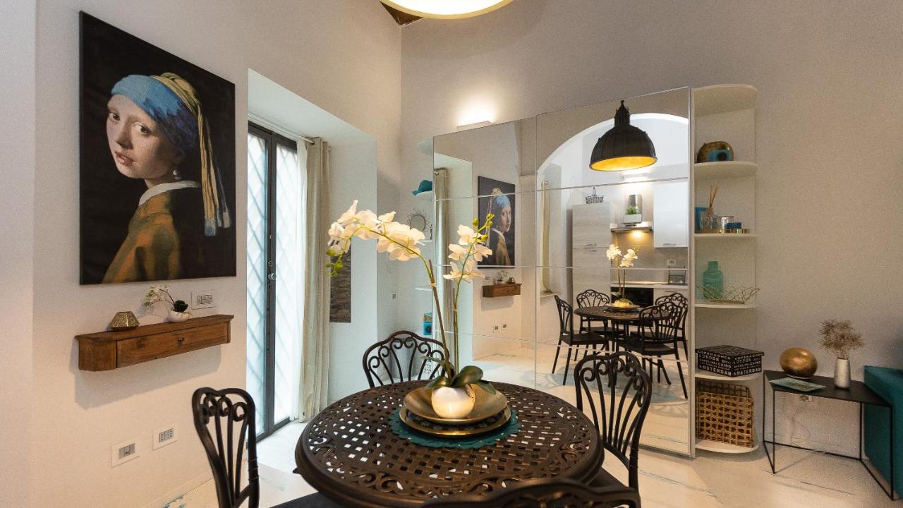 Giulia apartment-Rental in Rome