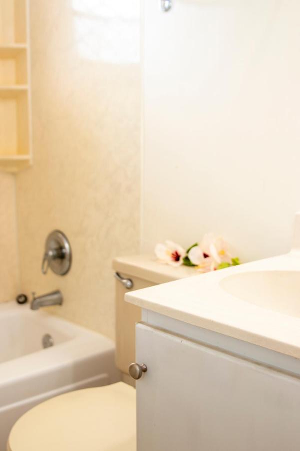 Orange Hill Beach Inn photo