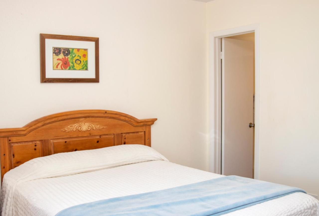 Orange Hill Beach Inn photo