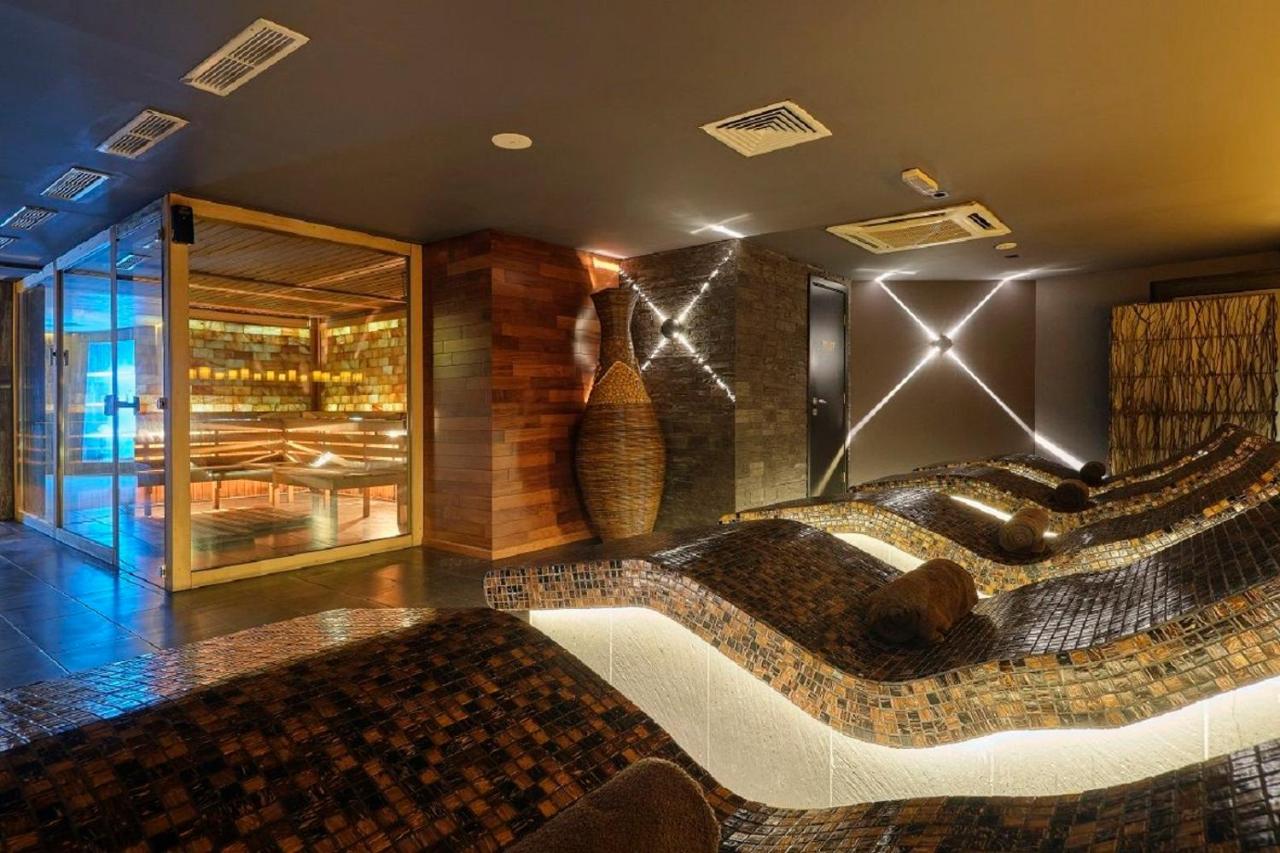 Hotel Emirates photo