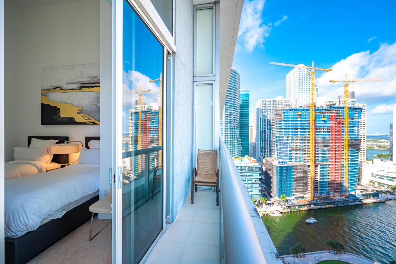 ICONIC LUXURIOUS HIGH CEILINGS UNIT BRICKELL w - 2