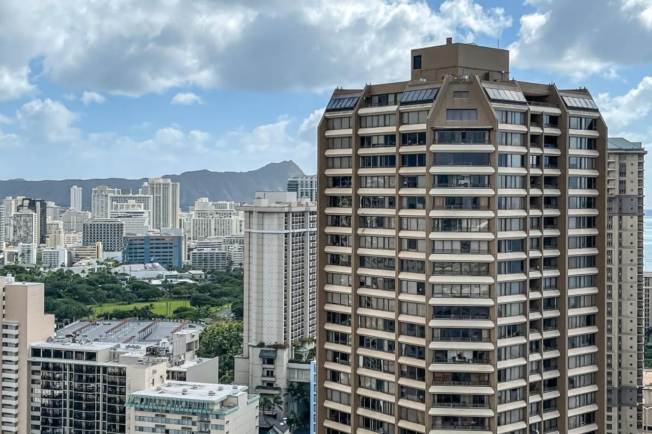 Marina Tower by TS photo