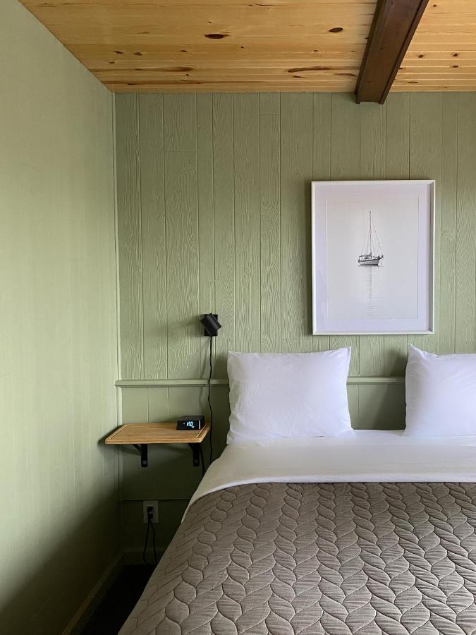 The River Hills Motel - Algoma, WI - Near Door County — photo 24