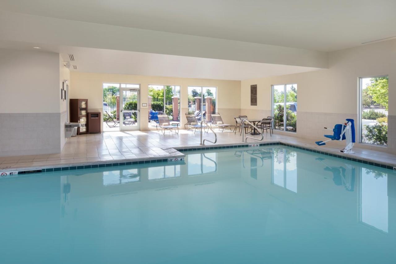 Heated swimming pool: Hyatt Place Reno/Tahoe Airport