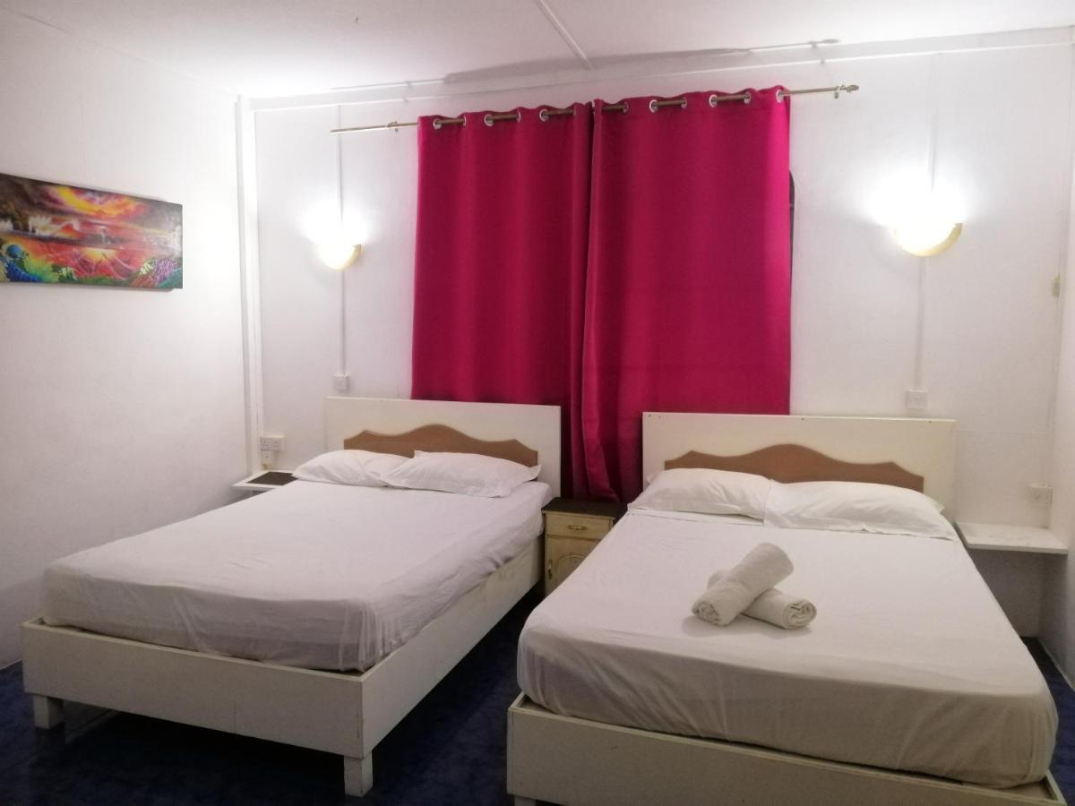 Spacious Villa with Pool and 10 Bedrooms in Quatre Cocos - 2