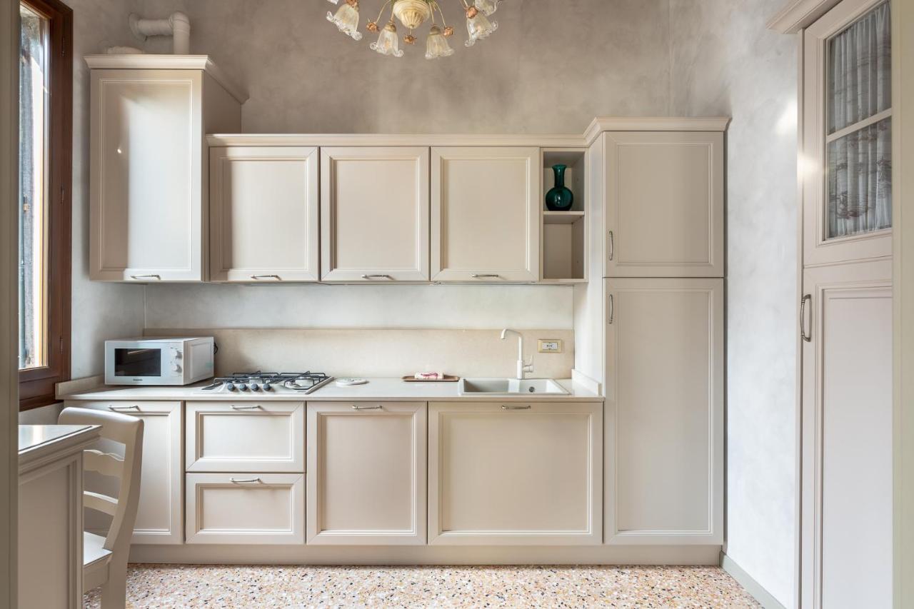 Ca' Cappello Venice Apartment 1 with Canal View - 4