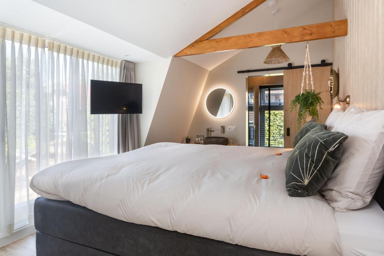 Een bed of bedden in een kamer bij B&B De Mansarde