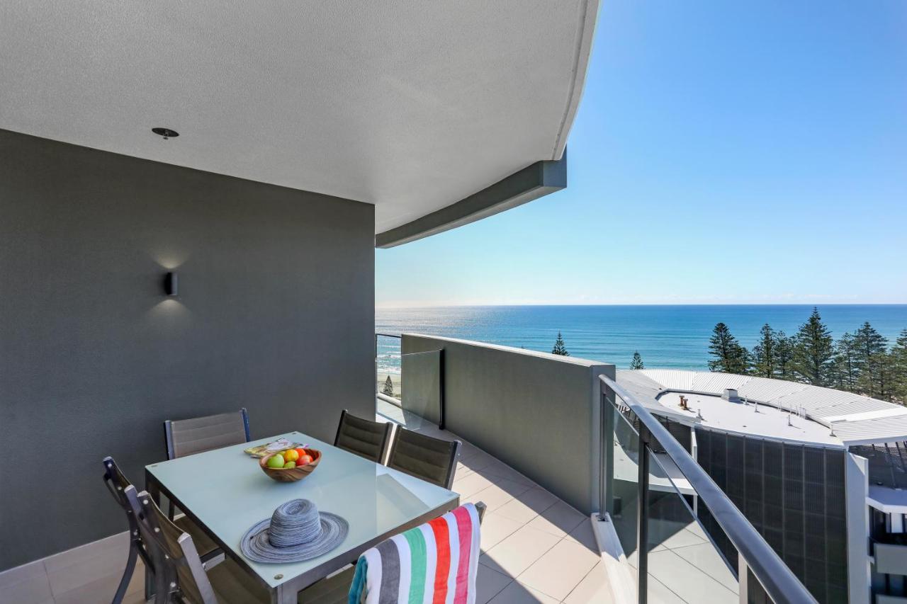 Ambience on Burleigh Beach photo