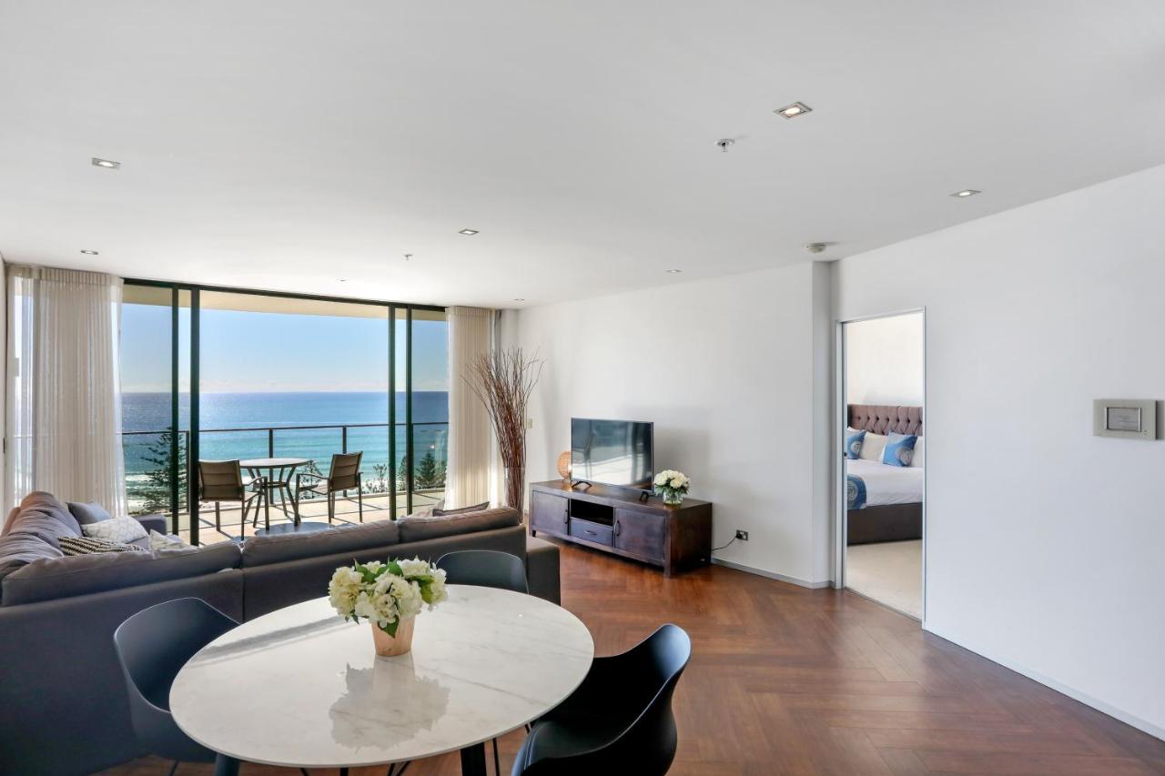 Ambience on Burleigh Beach photo