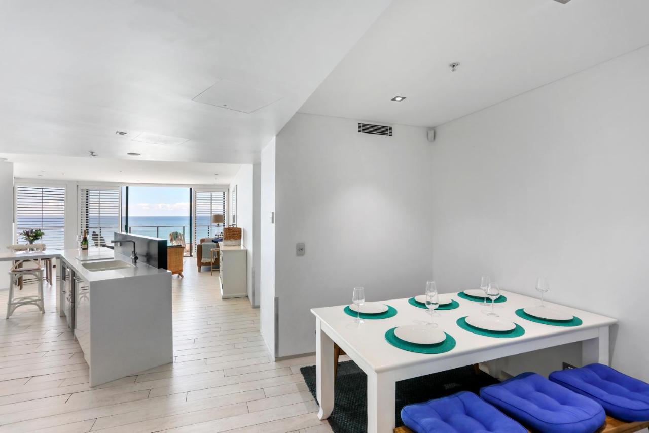 Ambience on Burleigh Beach photo