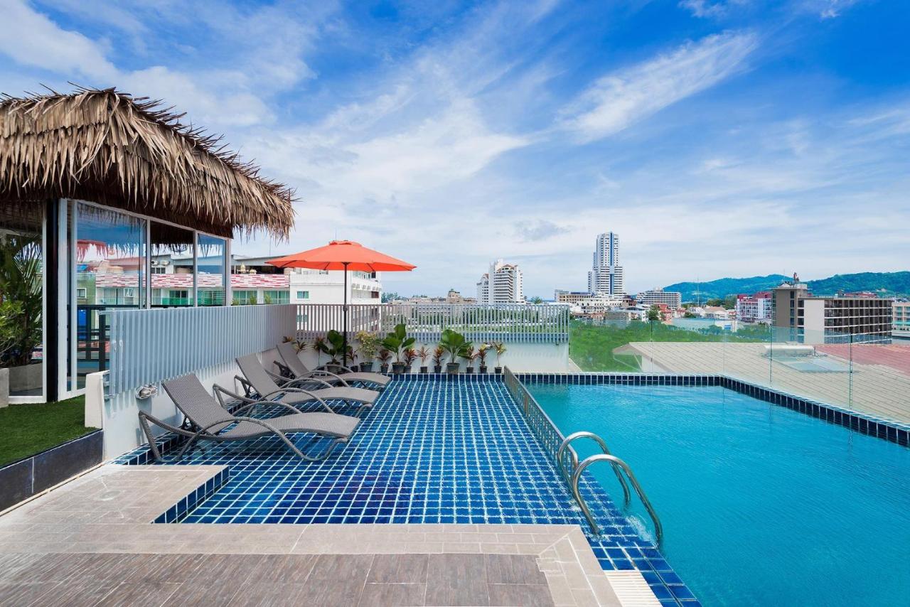 Rooftop swimming pool: Hallo Patong Hotel