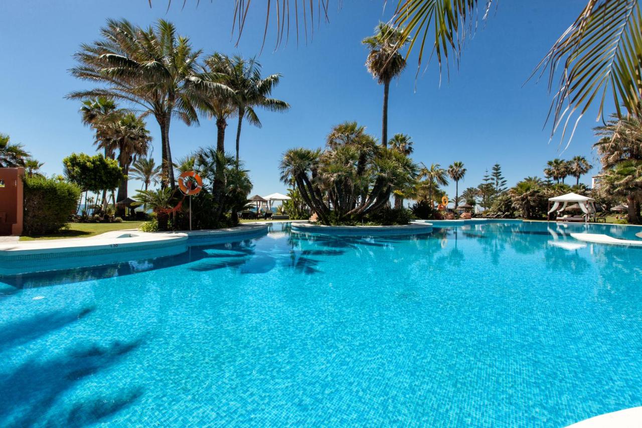 Heated swimming pool: Bahía Beach Apartments Estepona