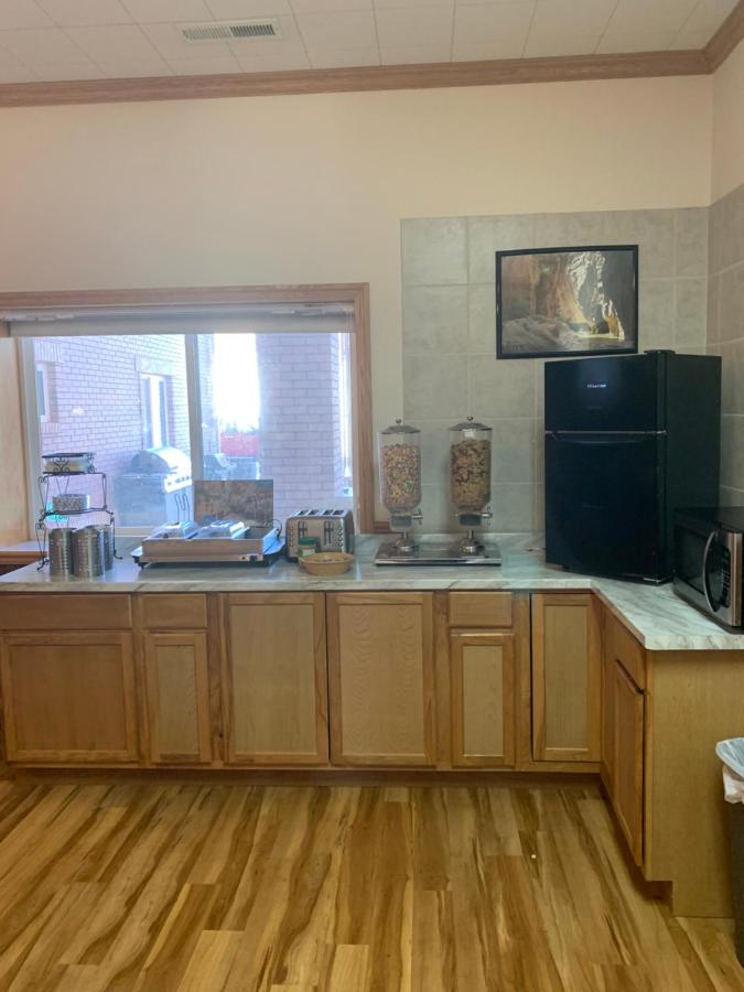 Zions Most Wanted Hotel — photo 20