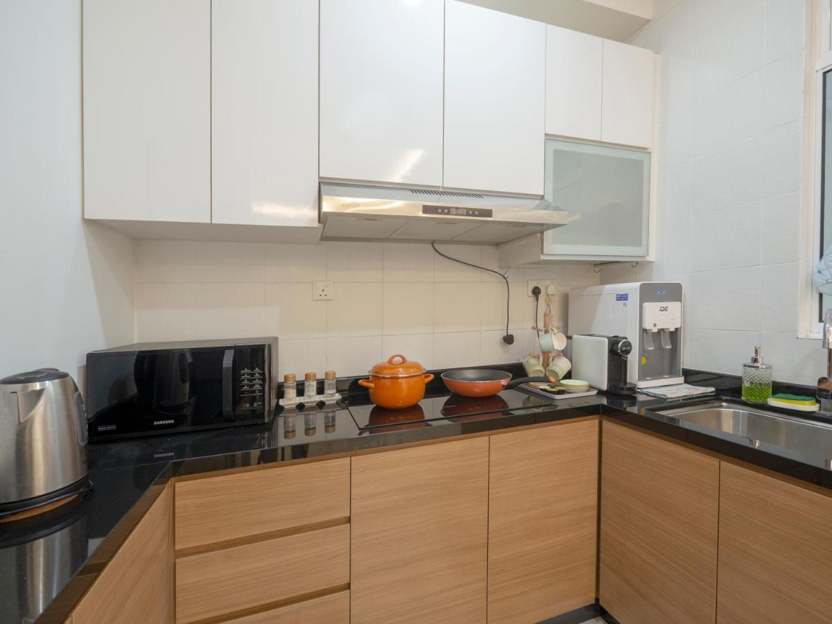 Seaview condo near RF Mall, Food Court & Free Netflix - 4