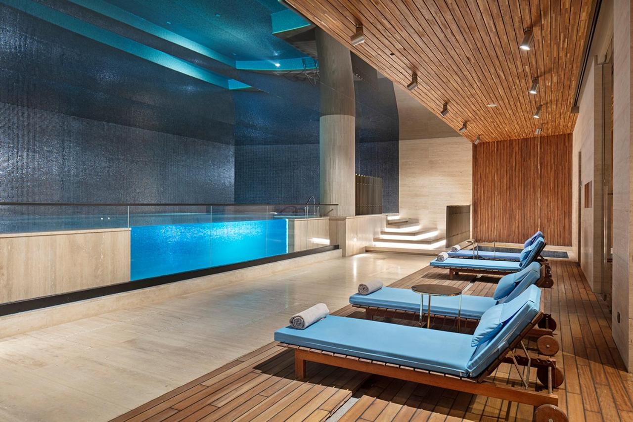 Heated swimming pool: Melas Hotel Istanbul
