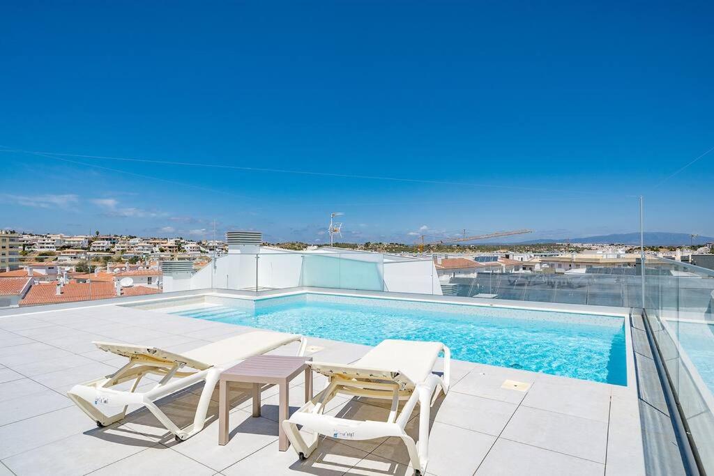 Rooftop swimming pool: Brand new Apartment ( Built 2020) in Lagos Algarve