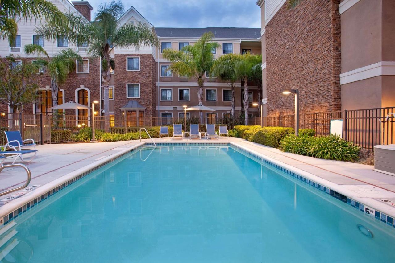 Heated swimming pool: Sonesta ES Suites San Diego - Sorrento Mesa