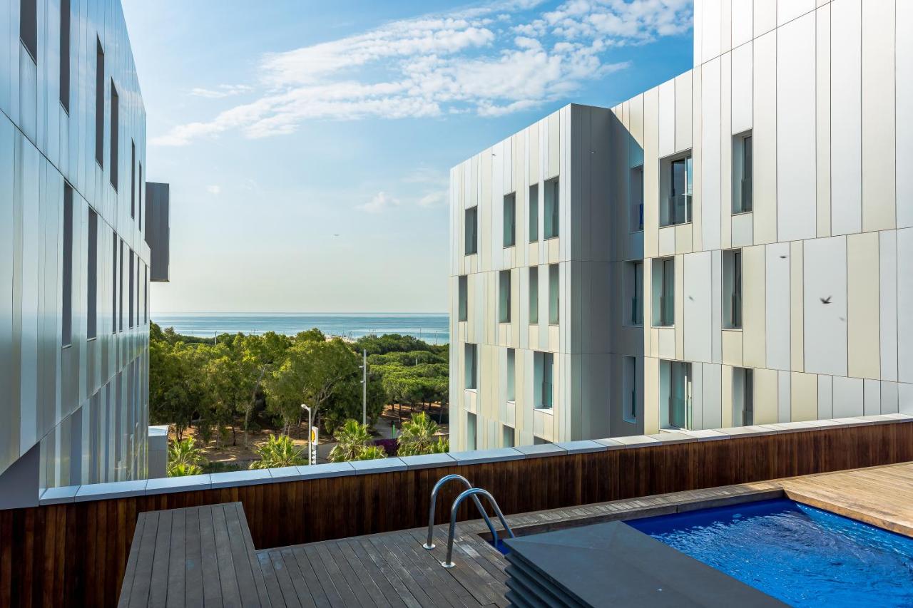 Rooftop swimming pool: Urban District Apartments - Rambla Suites & Pool